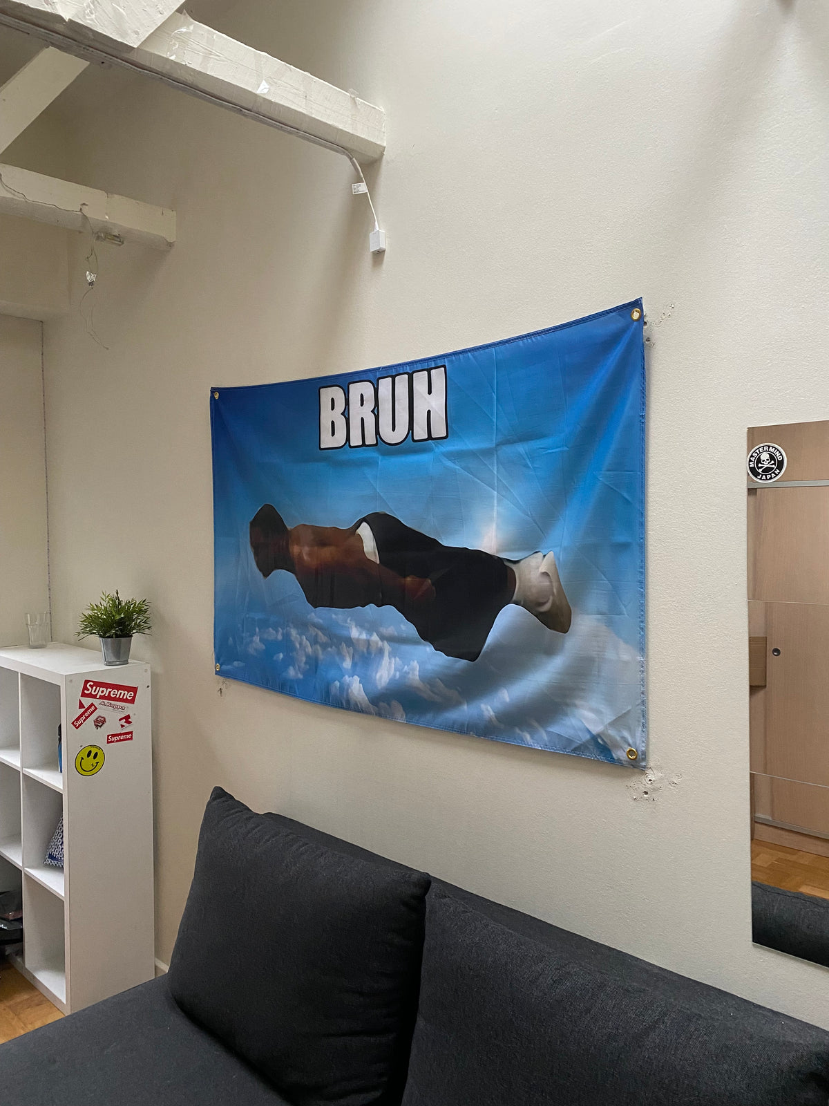 Værelse med BRUH