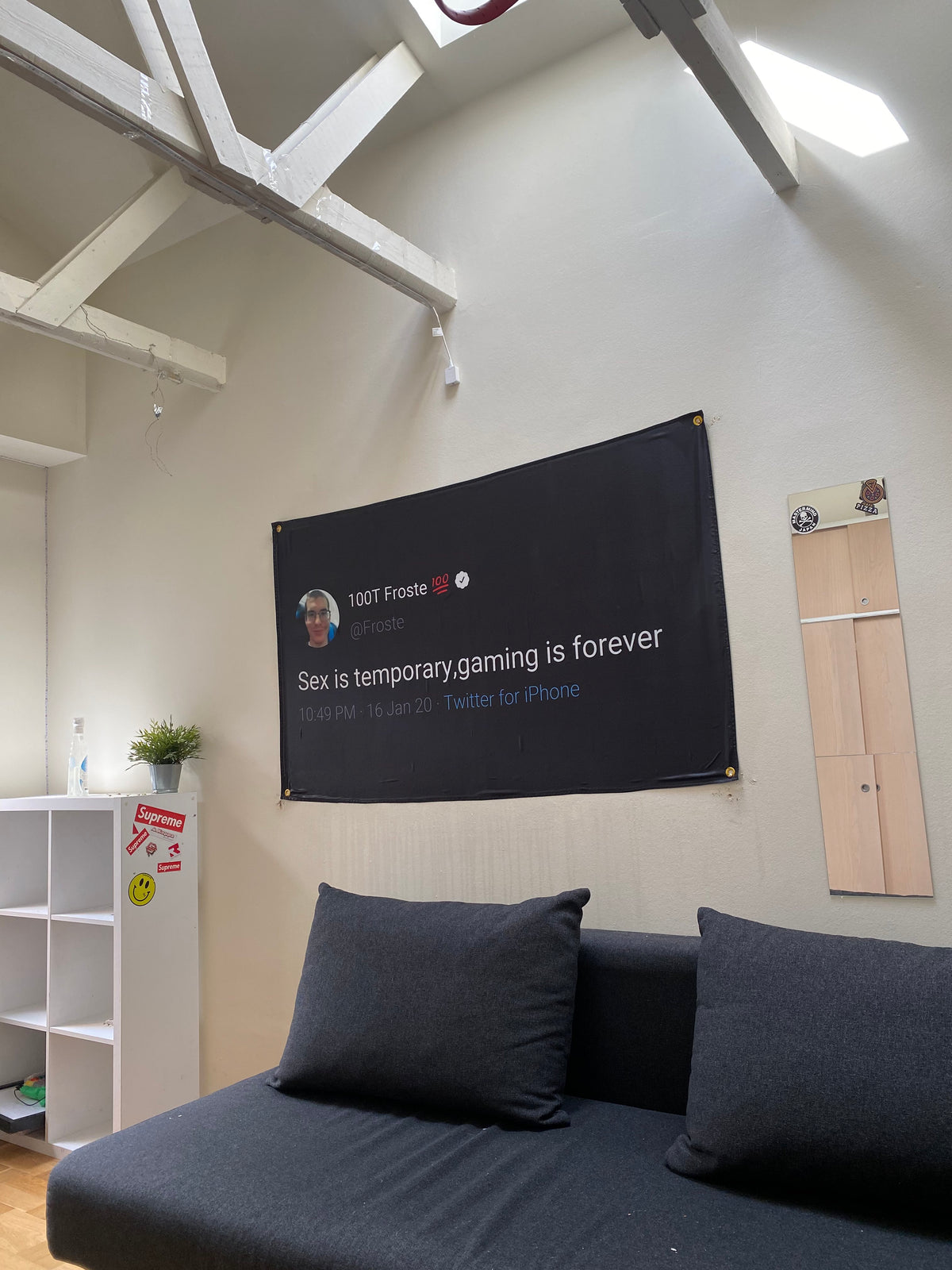 Værelse med Sex is temporary | Tweet